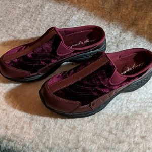 Easy Spirit Shoes - Easy Spirit burgundy velvet slide 6.5 Easy Spirit Shoes - Easy Spirit burgundy velvet slide 6.5